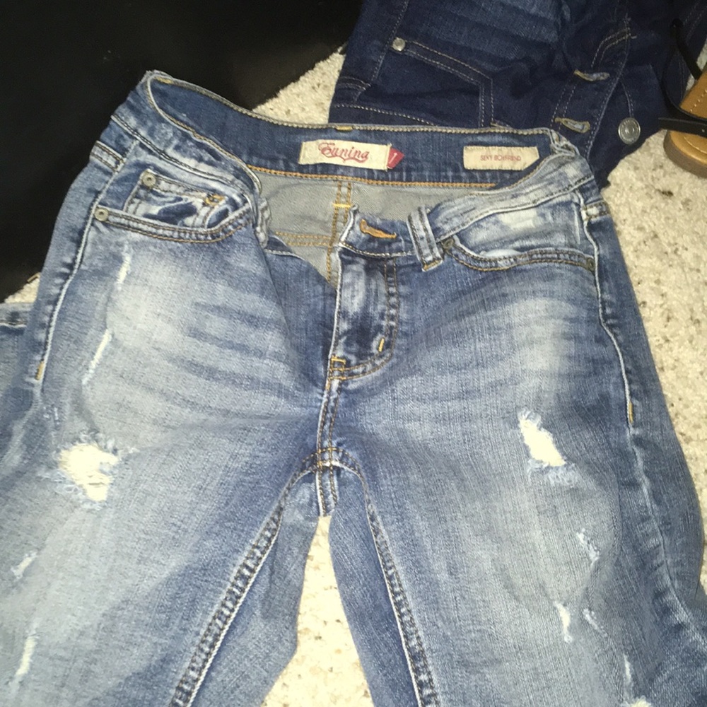 Low rise ripped jeans